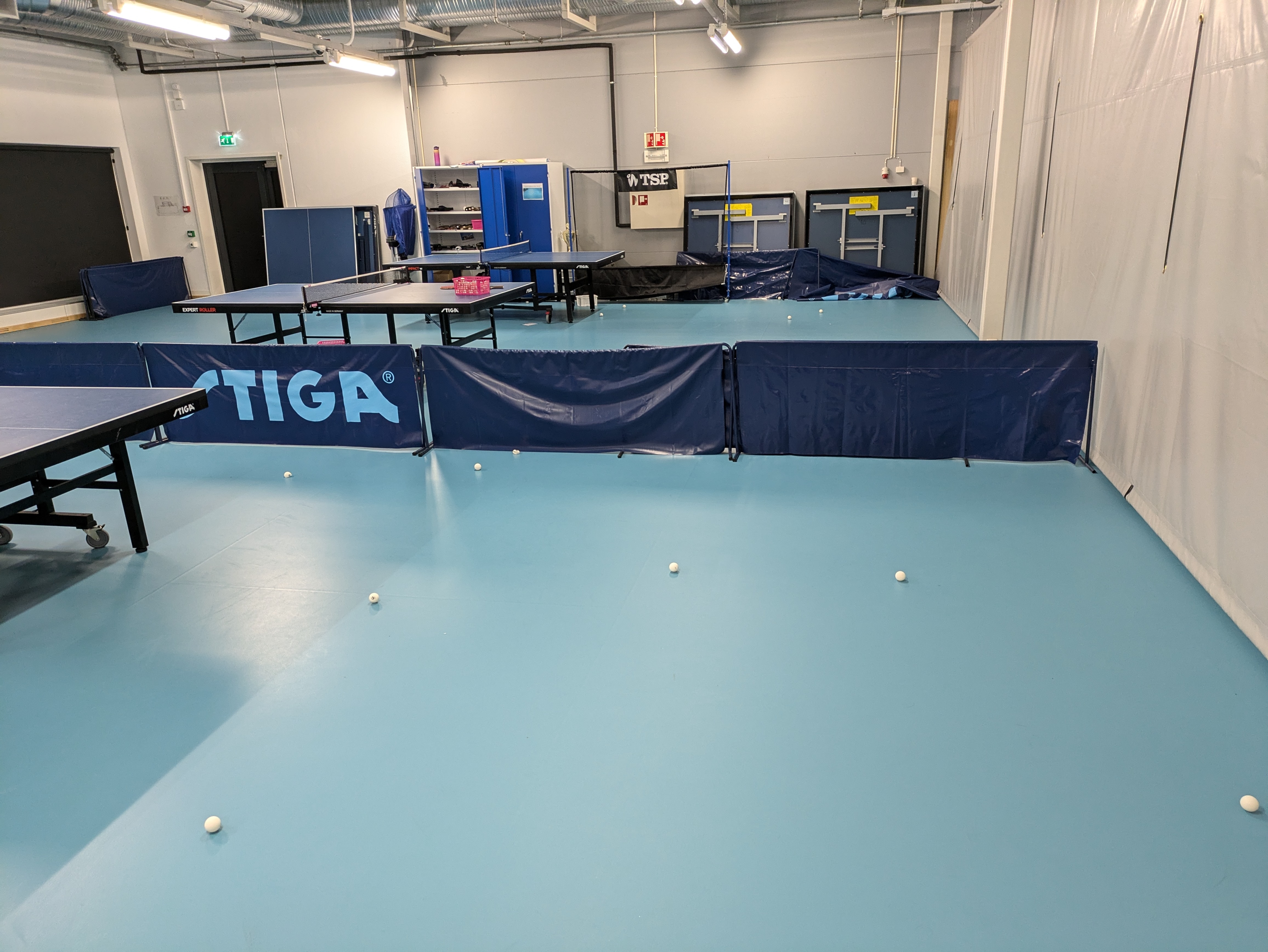 Hold orden i hallen!